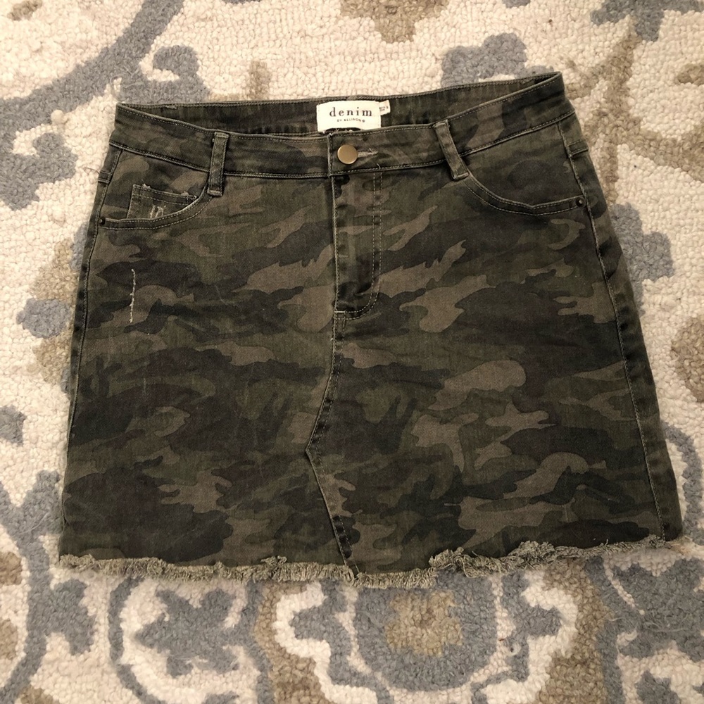 Y2K Camo Mini Skirt 5 Pocket Style Size M Grunge Streetwear